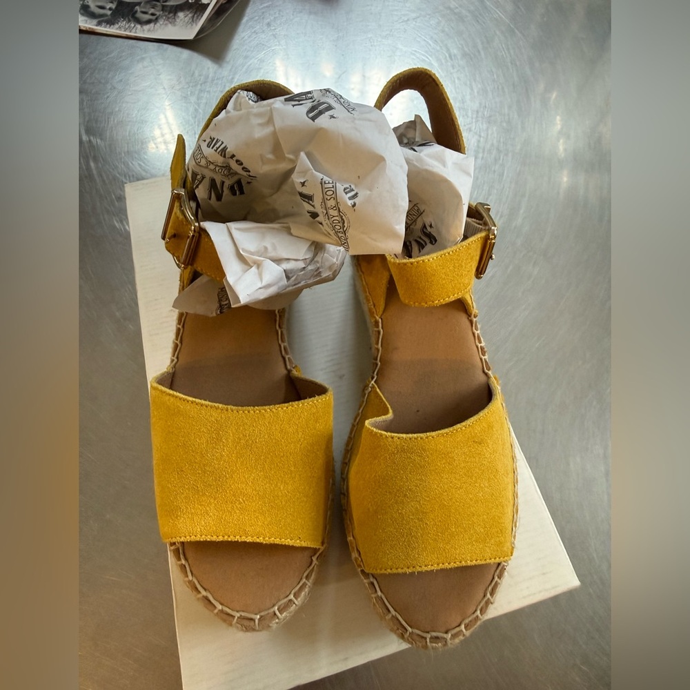DNA footwear. Mind , Body , Sole . Size 37 US 7. Espadrilles